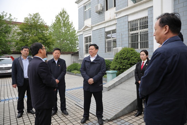 宝丰县委书记许红兵到闹店人民法庭督导调研教育整顿工作